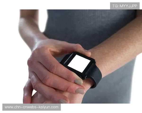 智能穿戴设备收集运动员生理数据，提供个性化训练建议